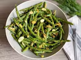 Fasole verde cu usturoi